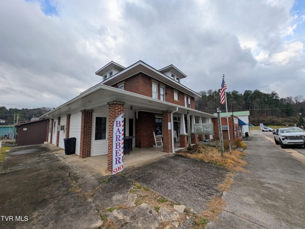 Photo of 142 Main Street, Clintwood, VA 24228 (MLS # 9988571)