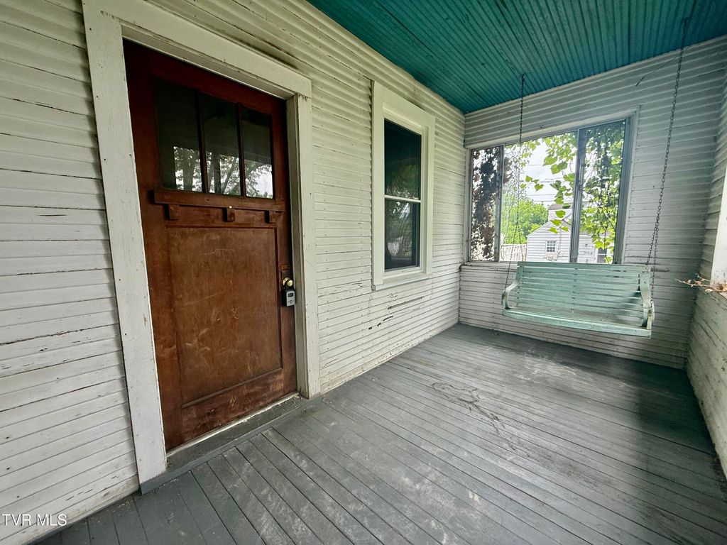 Photo of 322 Parks Worley ST, Bluff City, TN 37618 (MLS # 9995721)