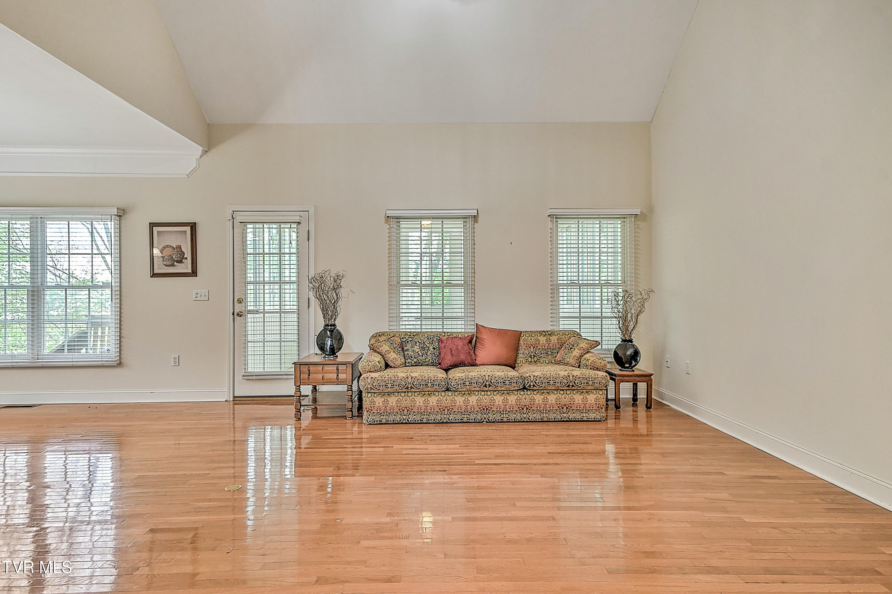 1736 Blakewood Court, Kingsport, Tennessee image 8