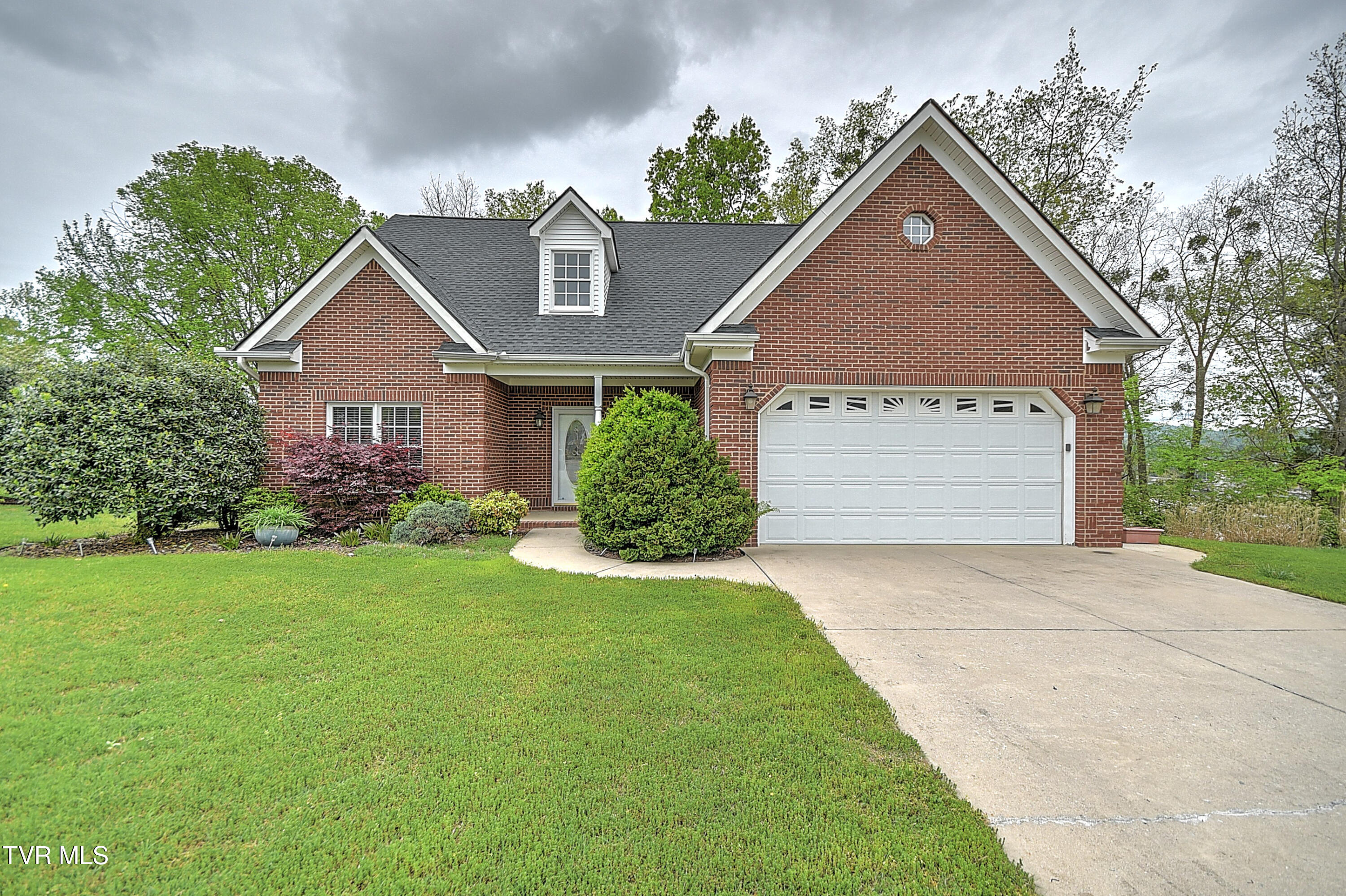1736 Blakewood Court, Kingsport, Tennessee image 3