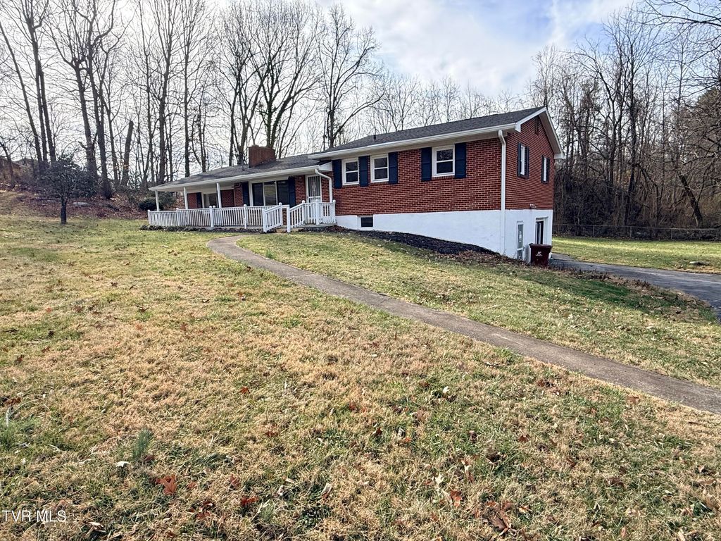 Photo of 223 Poplar Hill Drive, Johnson City, TN 37604 (MLS # 9989243)