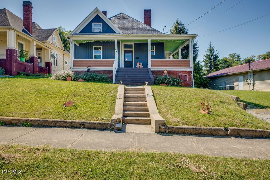 Photo of 216 Taylor Street, Bristol, TN 37620 (MLS # 9986067)