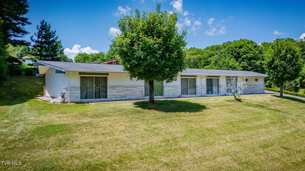 Photo of 3500 Lakeshore Drive, Kingsport, TN 37663 (MLS # 9996776)