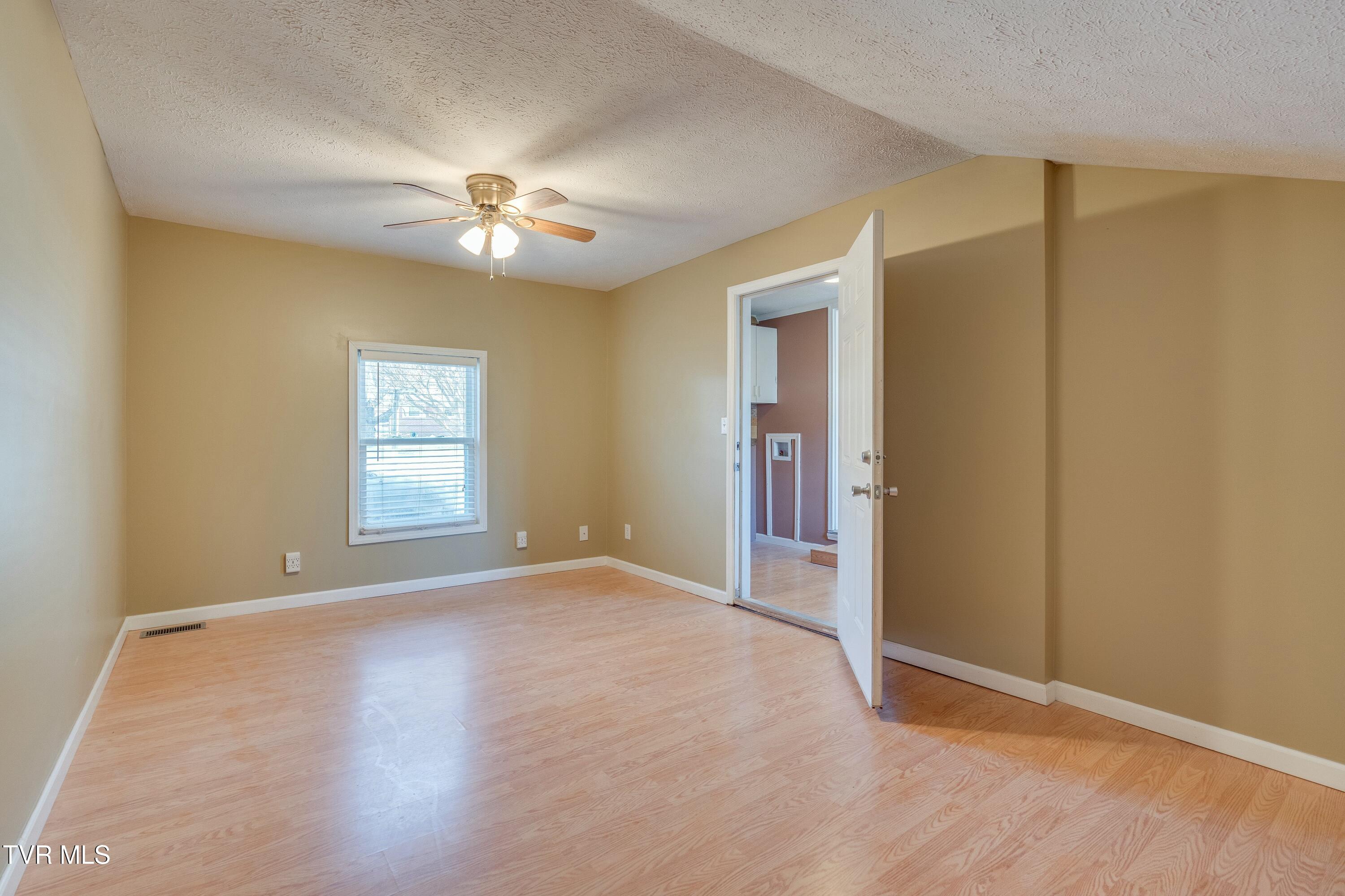 615 Crook Street, Hampton, Tennessee image 24