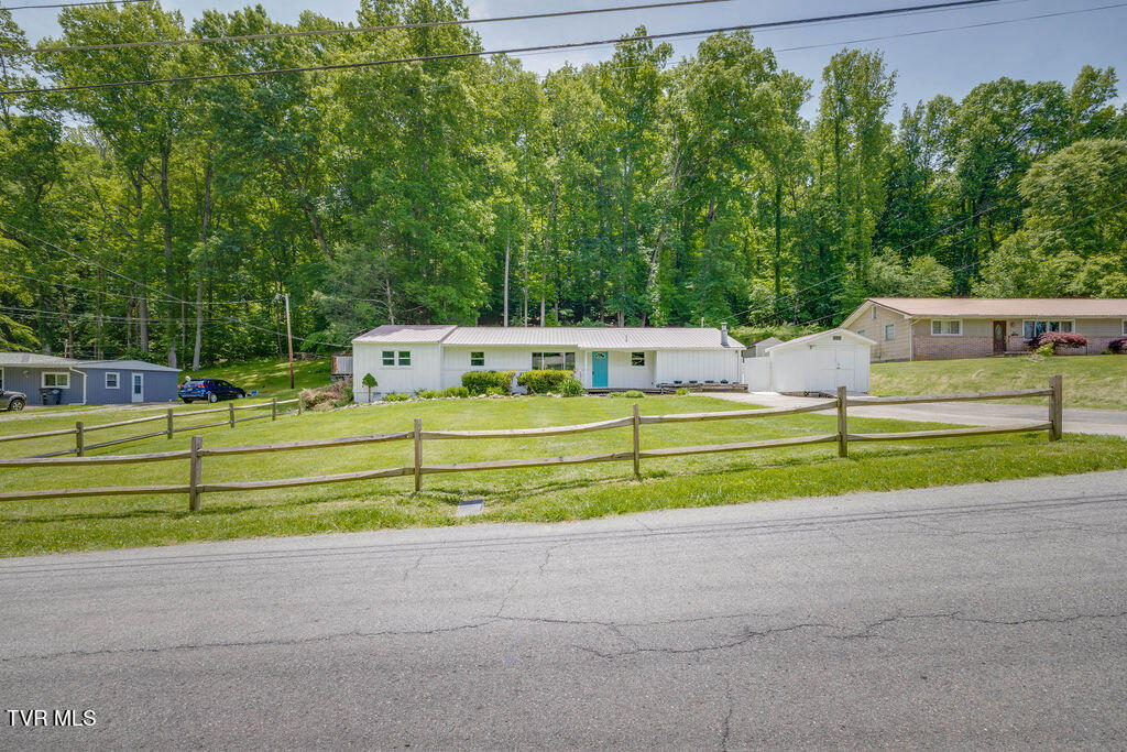 312 Woodcrest Drive, Kingsport, Tennessee image 3