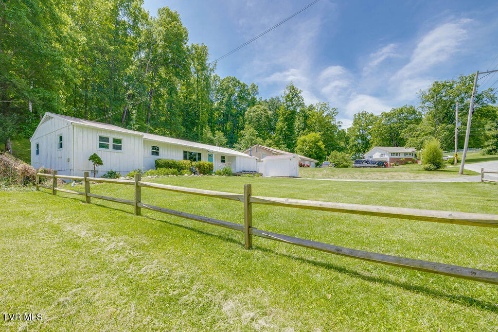 312 Woodcrest Drive, Kingsport, Tennessee image 2