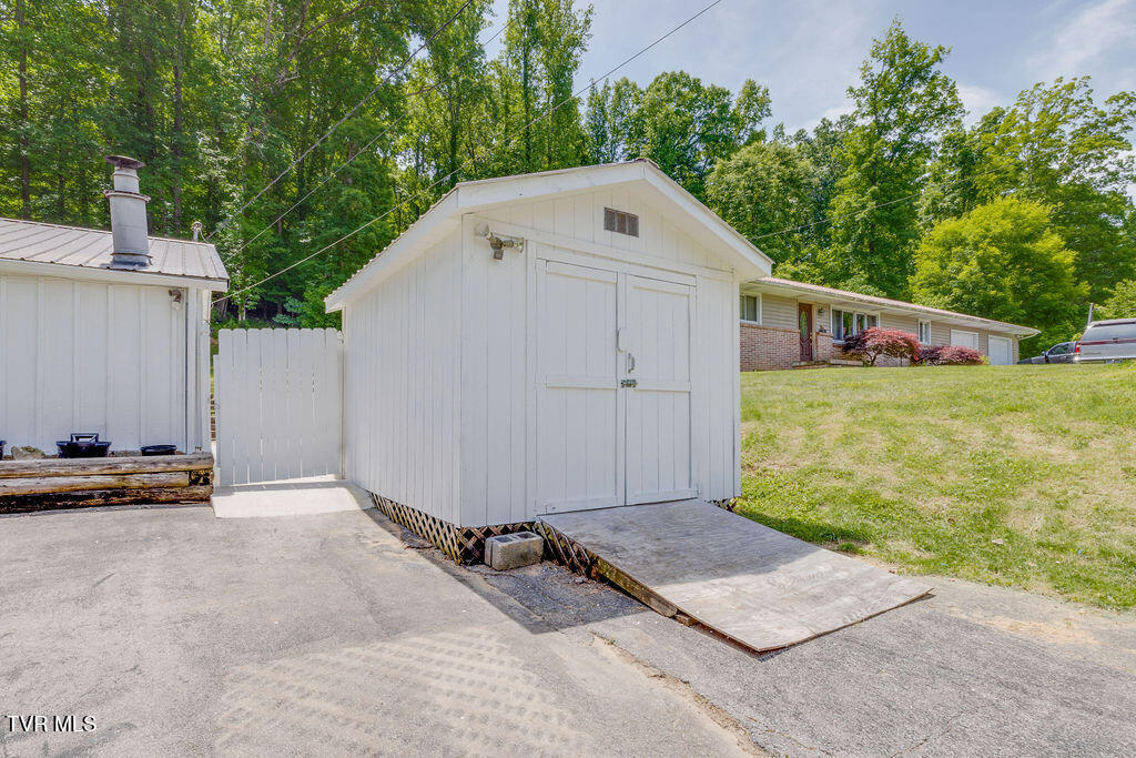 312 Woodcrest Drive, Kingsport, Tennessee image 5