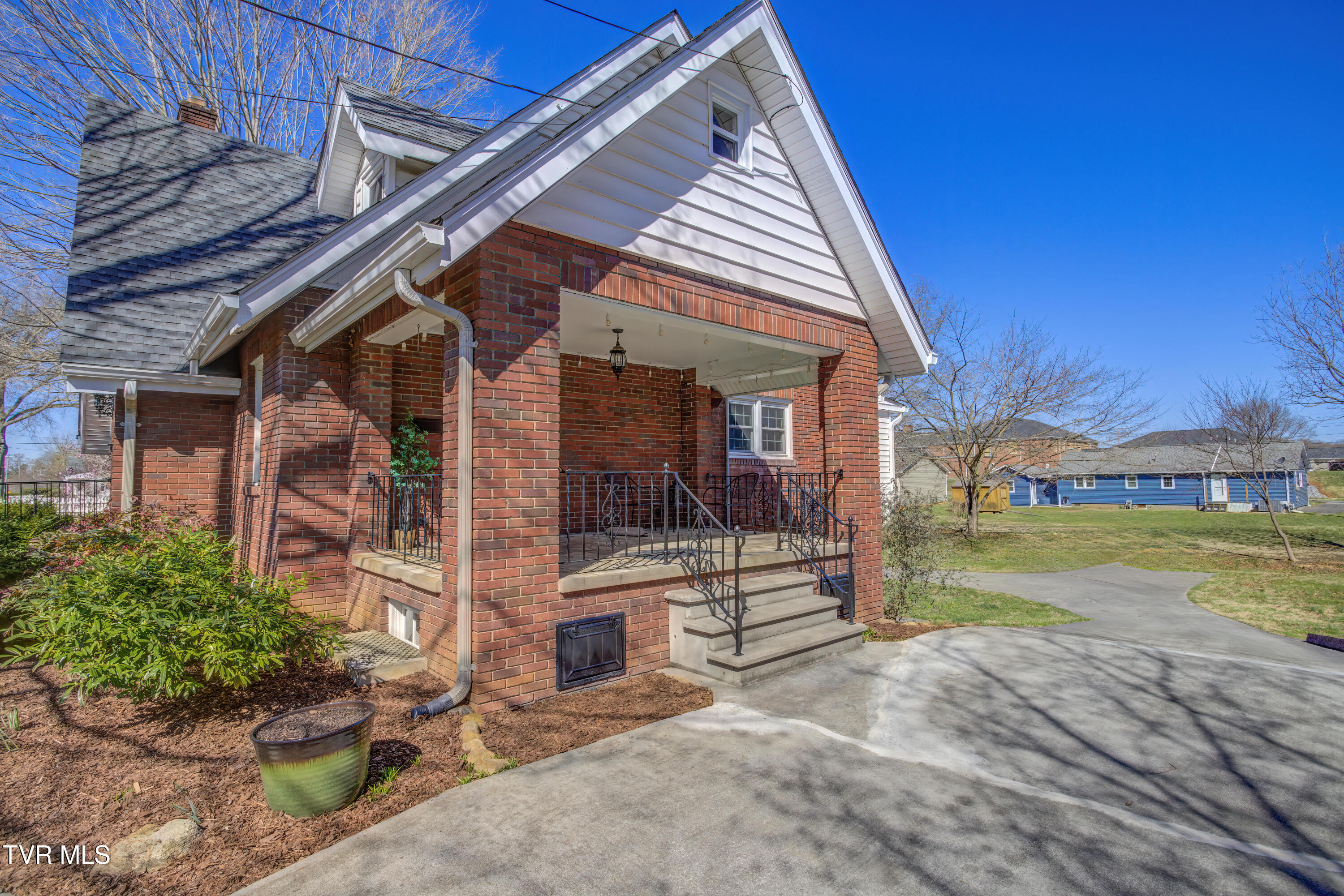 215 F Street, Elizabethton, Tennessee image 3