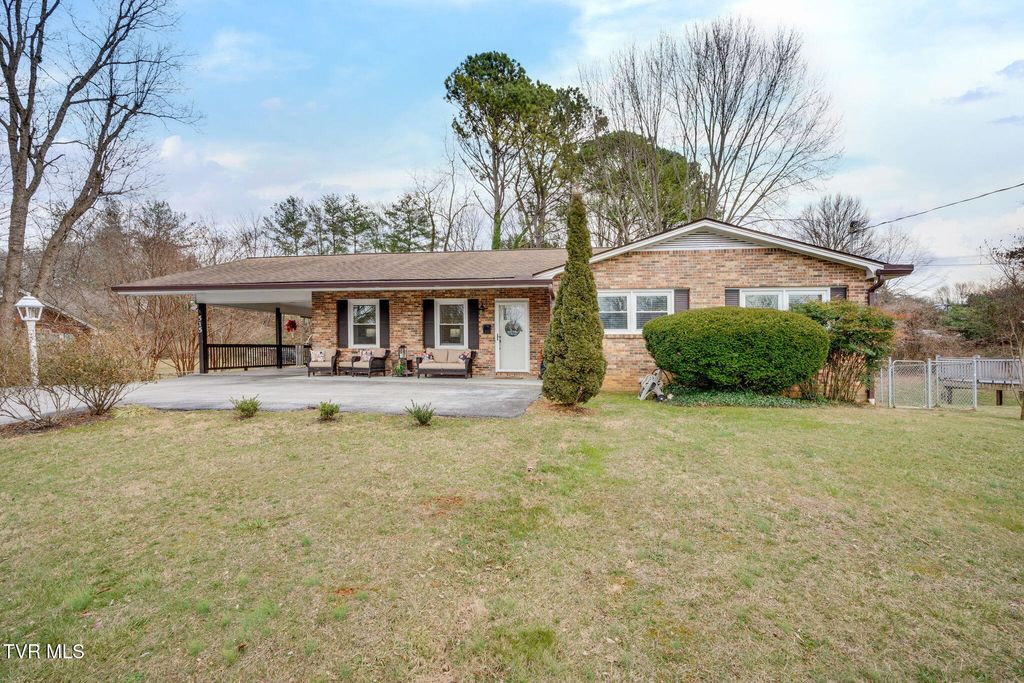 Photo of 515 Ravenwood Drive, Johnson City, TN 37604 (MLS # 9990206)