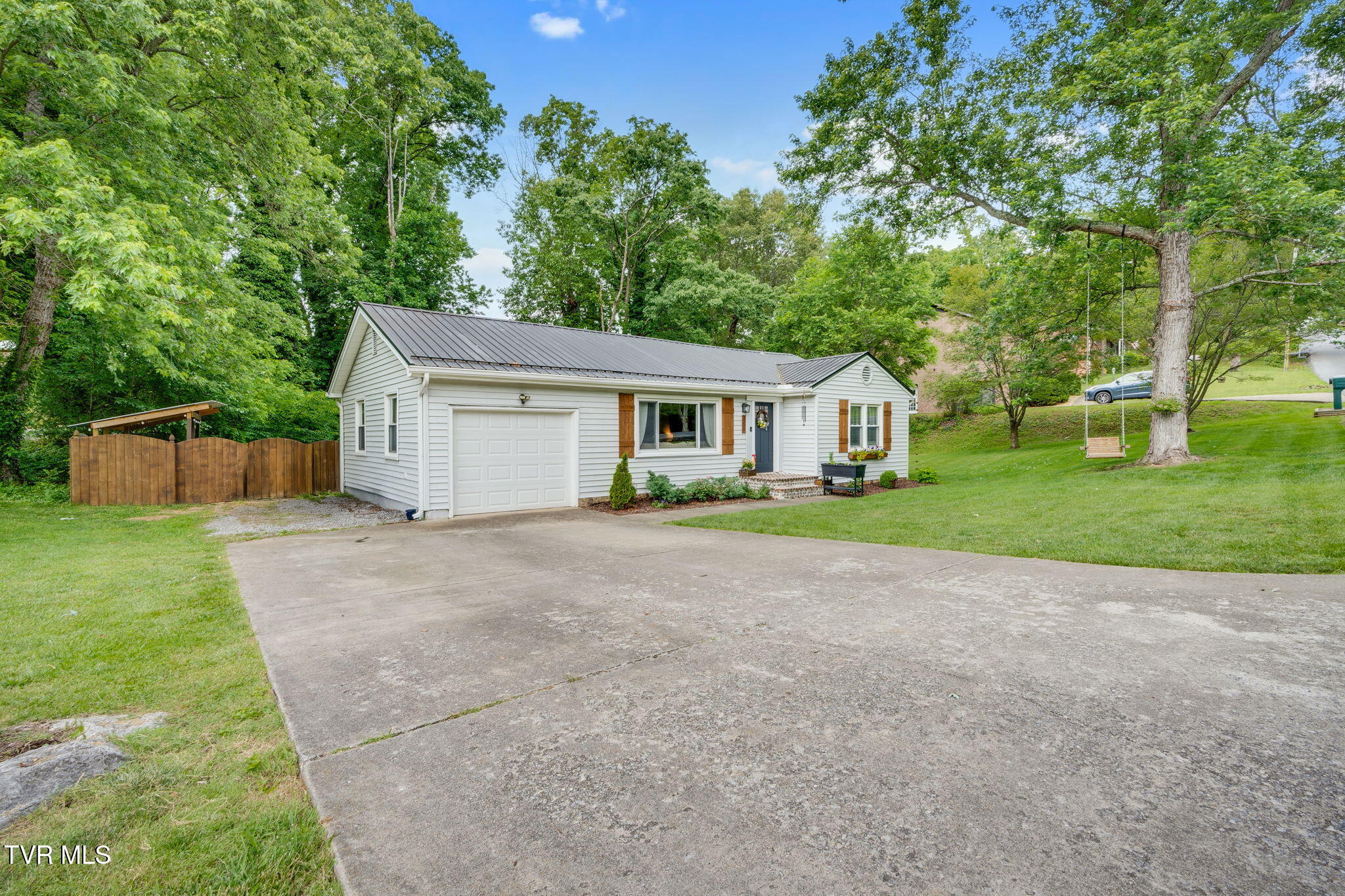 2300 Stuart Drive, Kingsport, Tennessee image 2