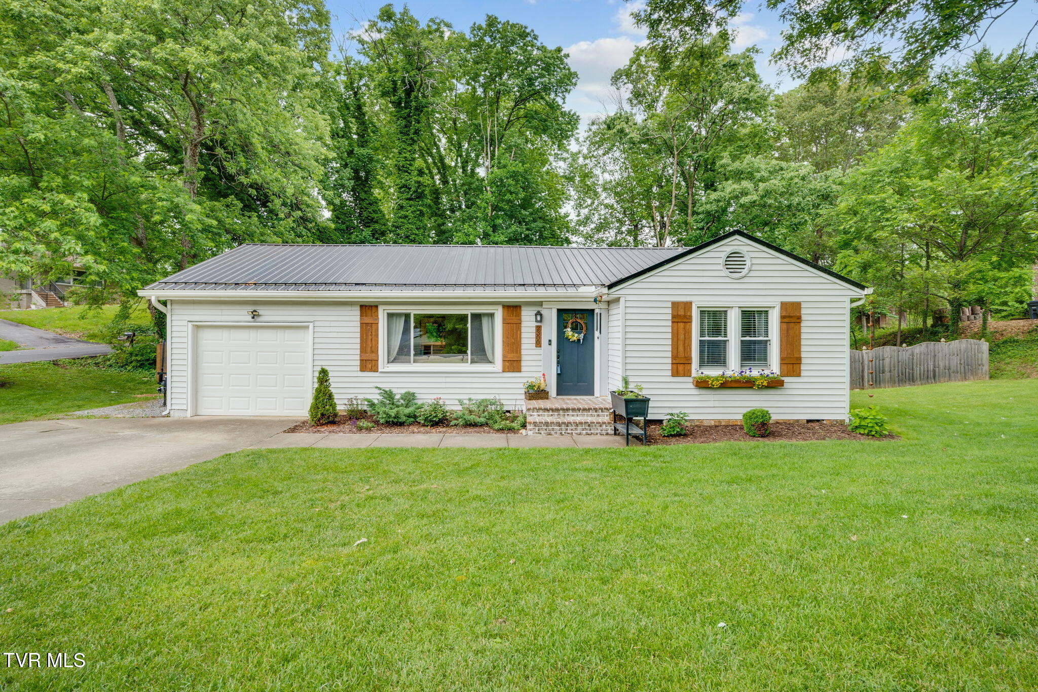 2300 Stuart Drive, Kingsport, Tennessee image 1