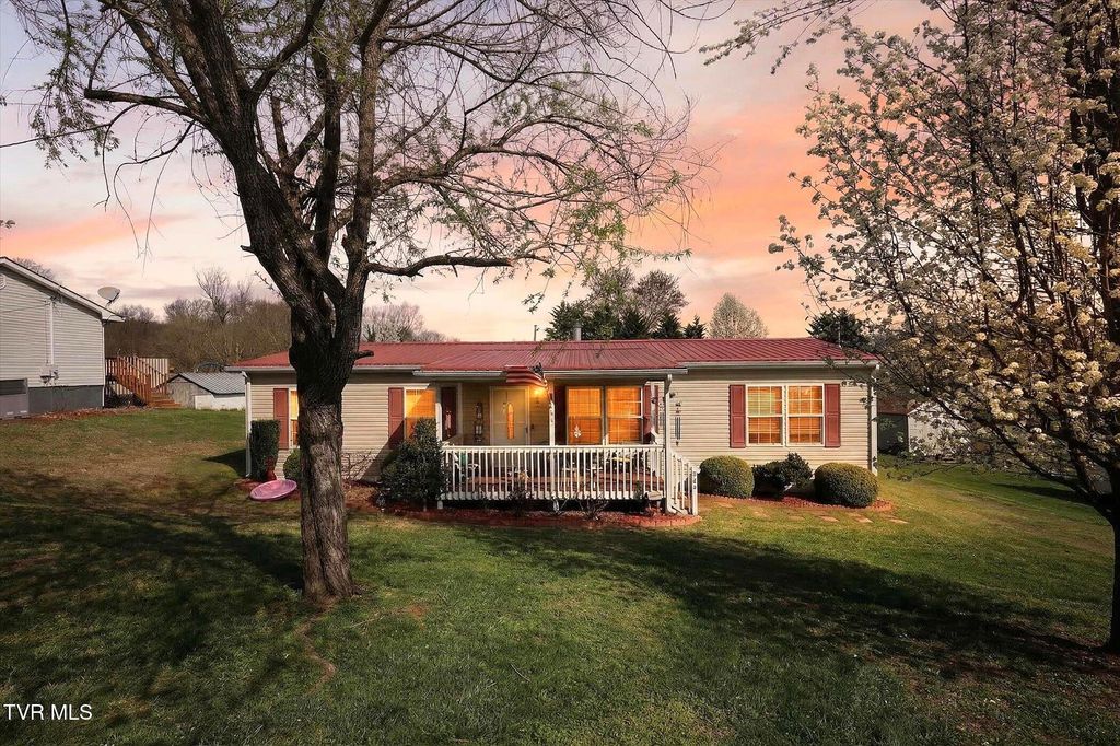 Photo of 404 Ashville Avenue, Mount Carmel, TN 37645 (MLS # 9992389)