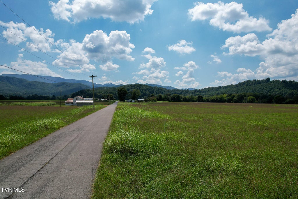 Photo of 1138 Broyles Road, Chuckey, TN 37641 (MLS # 10000656)