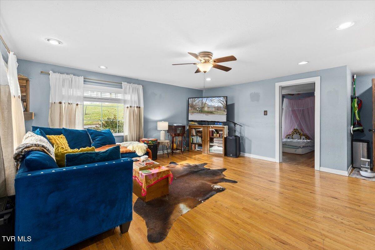 214 Old Siam Road, Elizabethton, Tennessee image 8