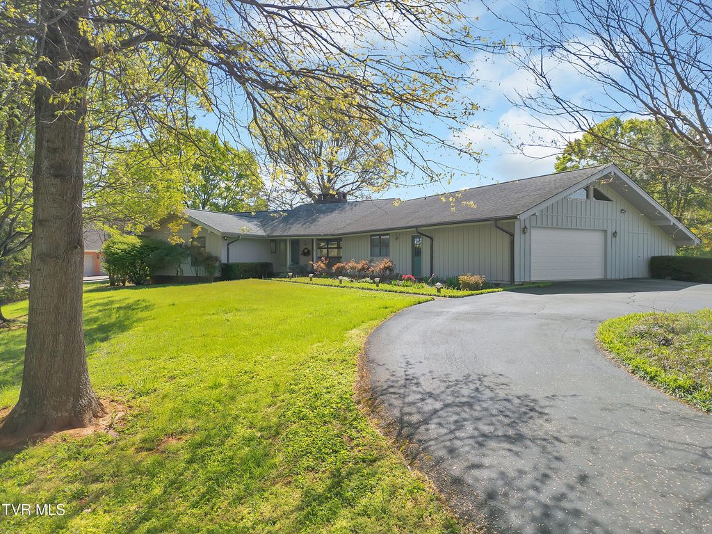 Photo of 310 Par Lane, Greeneville, TN 37743 (MLS # 9991482)