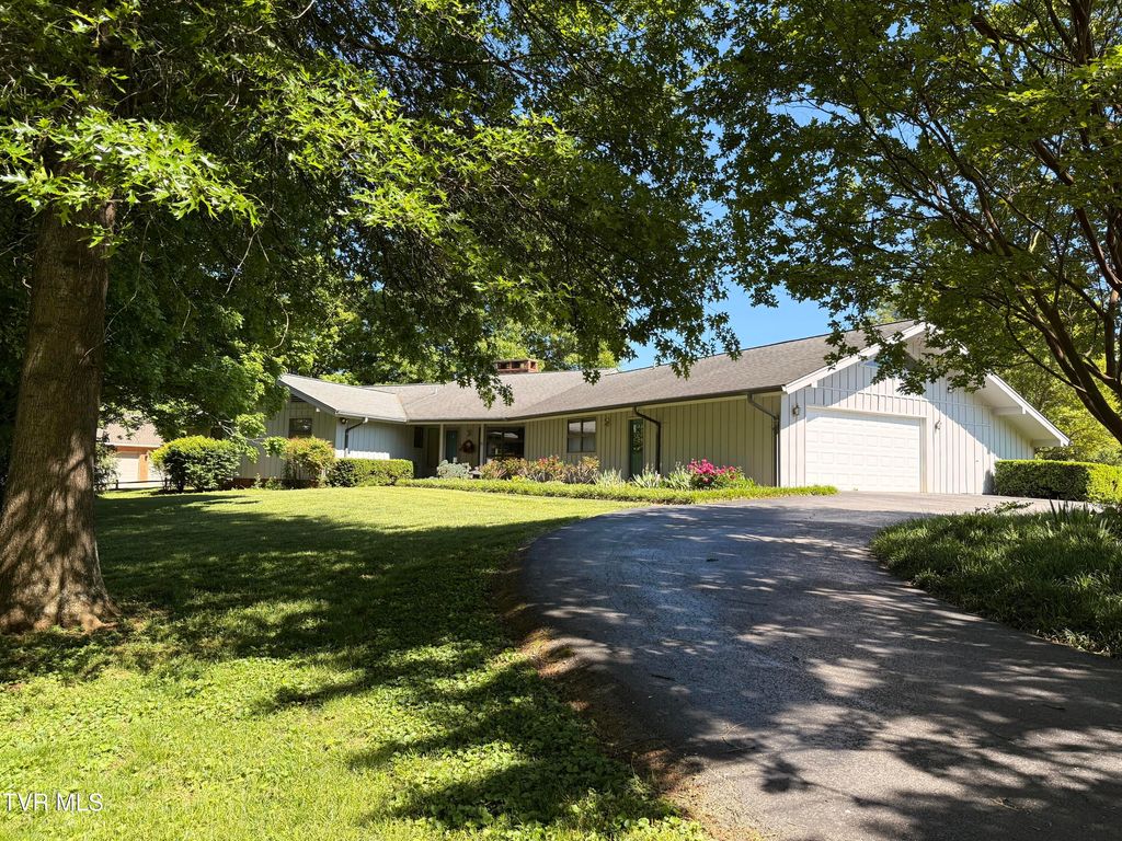 Photo of 310 Par Lane, Greeneville, TN 37743 (MLS # 9991482)
