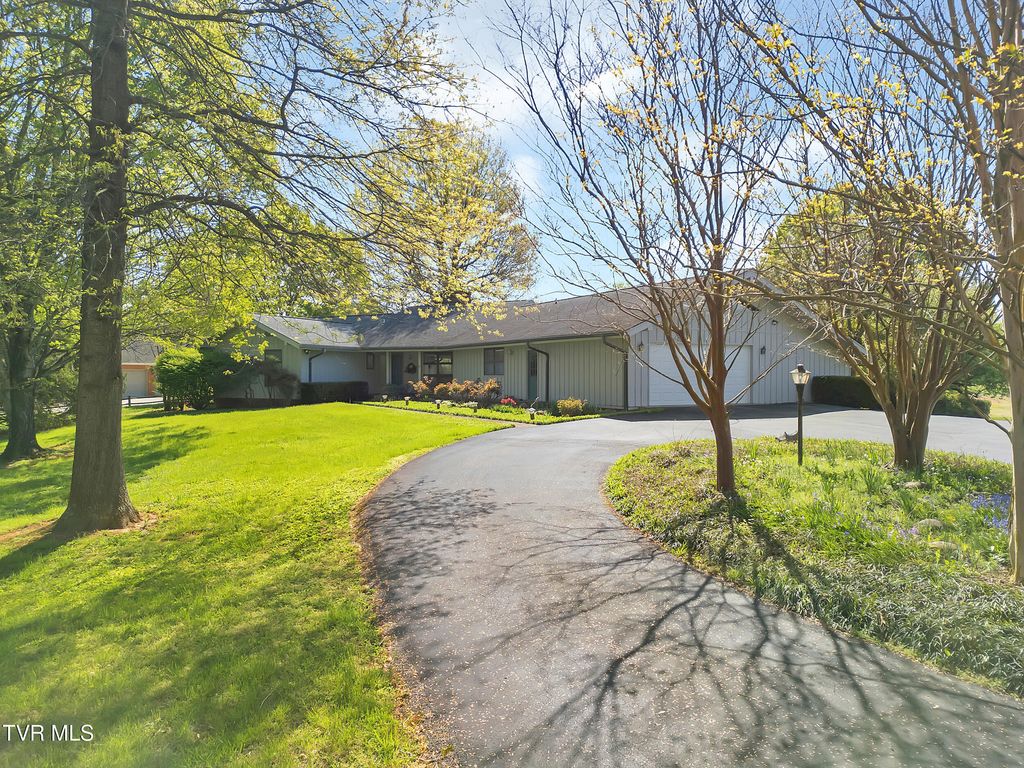 Photo of 310 Par Lane, Greeneville, TN 37743 (MLS # 9991482)