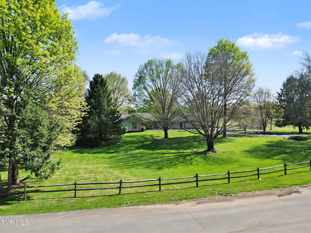 Photo of 310 Par Lane, Greeneville, TN 37743 (MLS # 9991482)