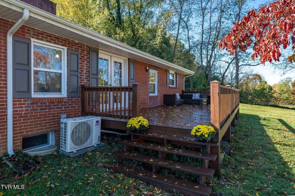 Photo of 205 Franklin Drive, Blountville, TN 37617 (MLS # 9987416)
