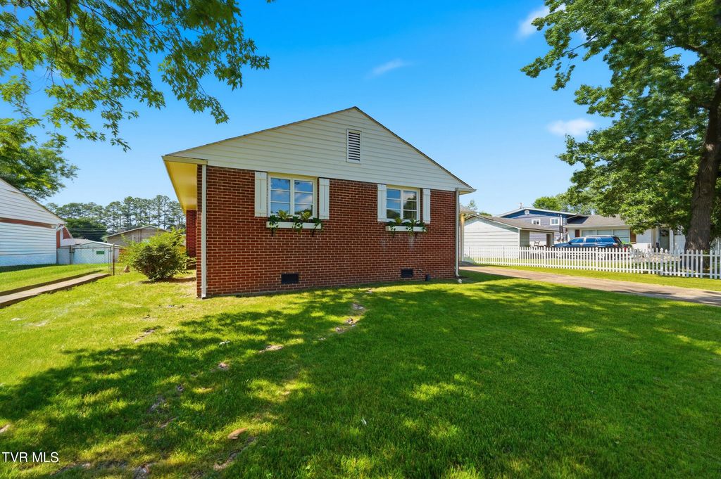 Photo of 2209 Hermitage Drive, Kingsport, TN 37664 (MLS # 9996833)