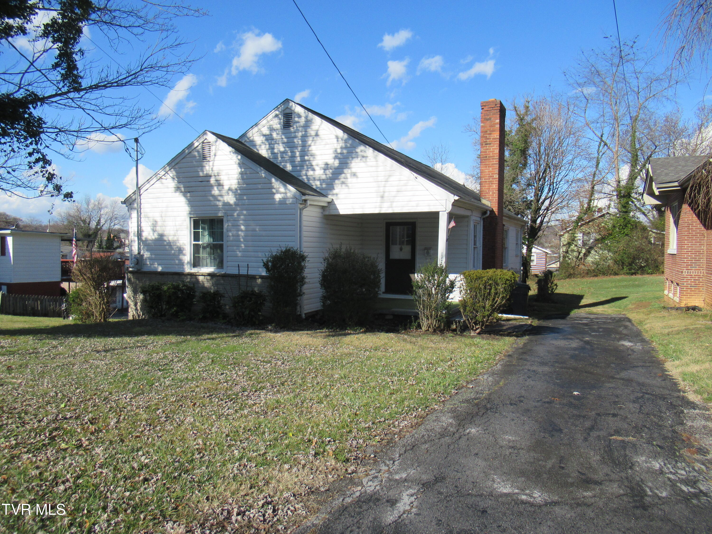 Bristol, Tennessee 37620, United States, 3 Bedrooms Bedrooms, ,1 BathroomBathrooms,Residential,Pending,23252