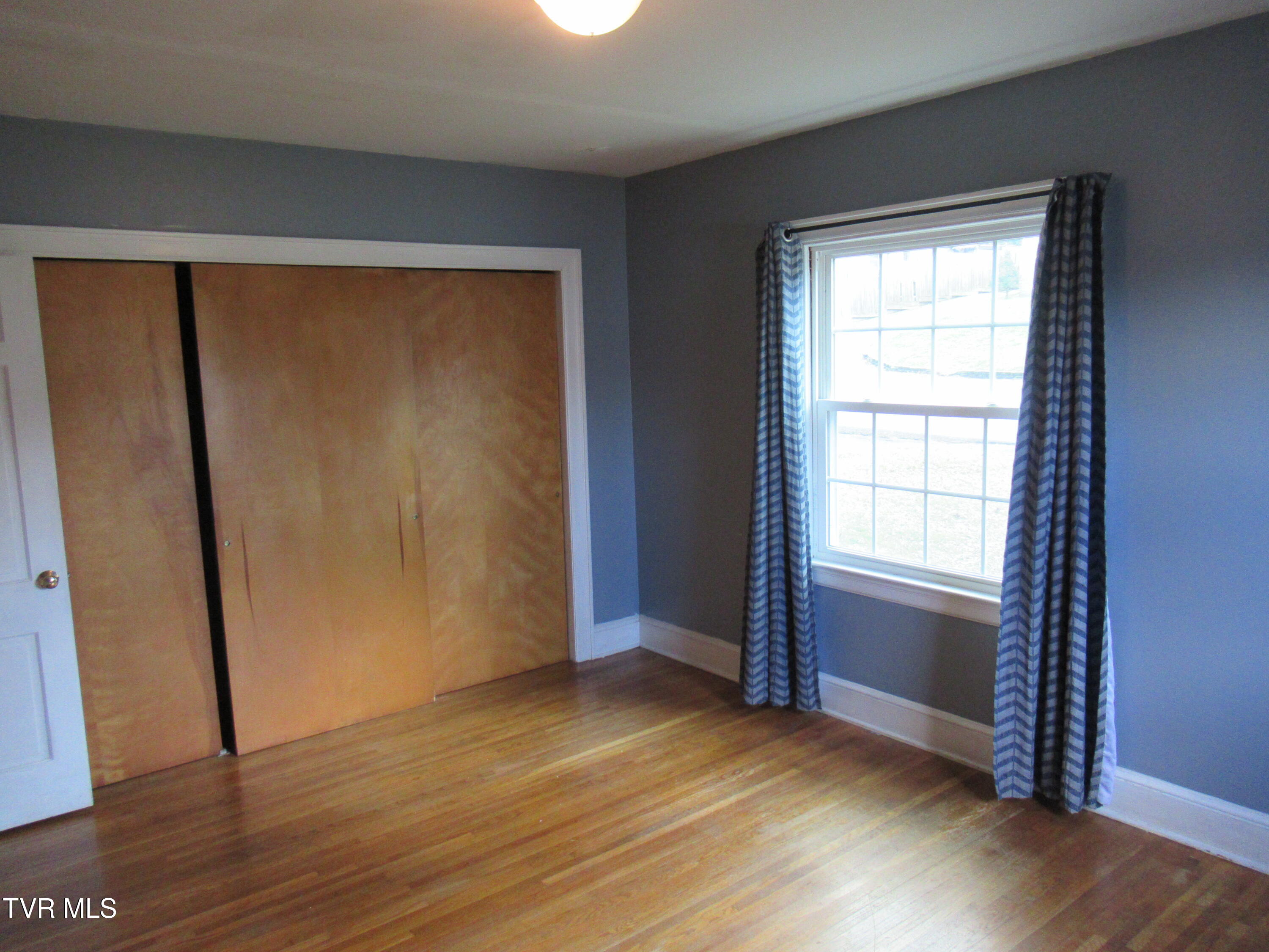 Bristol, Tennessee 37620, United States, 3 Bedrooms Bedrooms, ,1 BathroomBathrooms,Residential,Pending,23252