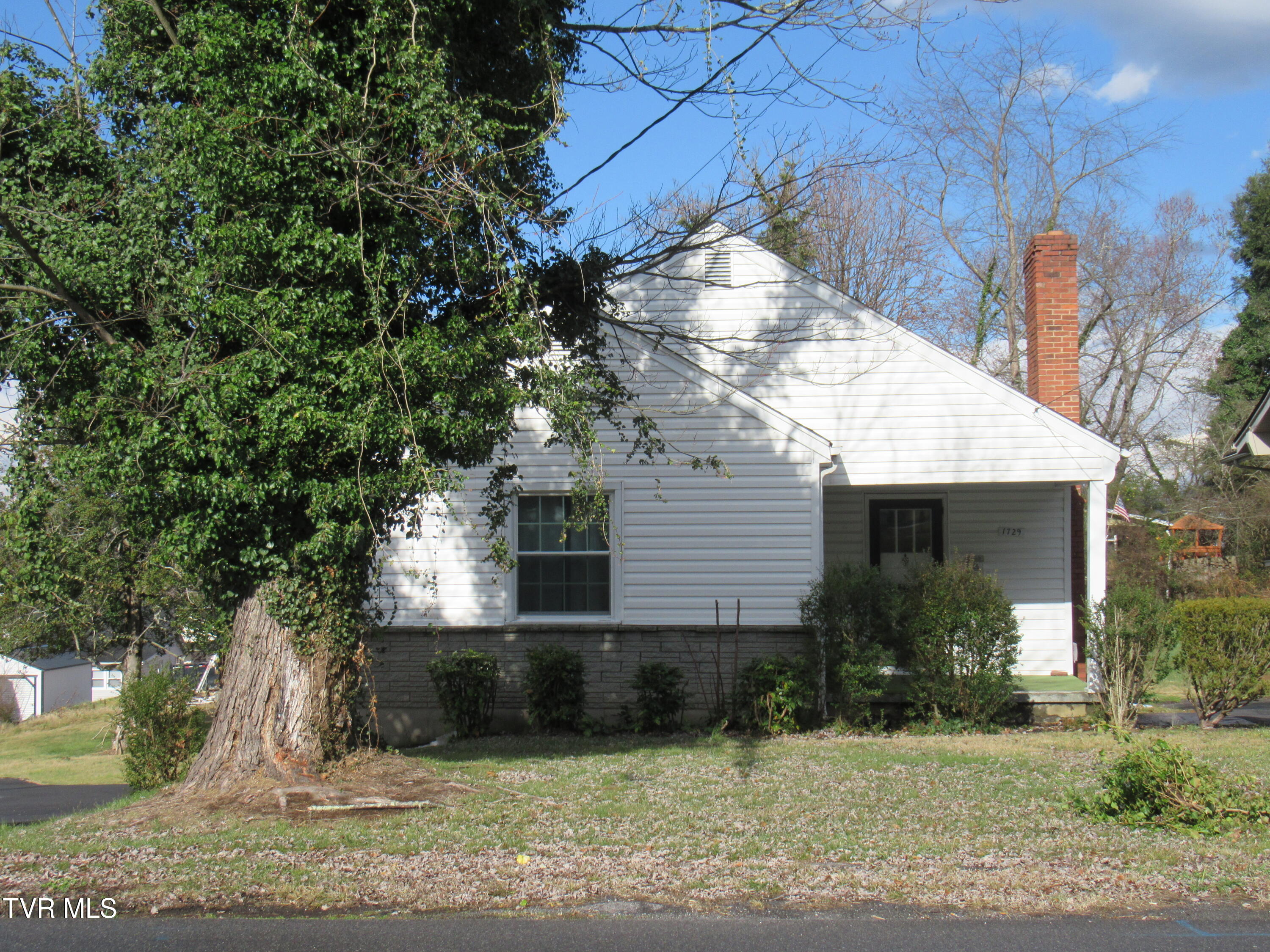 Bristol, Tennessee 37620, United States, 3 Bedrooms Bedrooms, ,1 BathroomBathrooms,Residential,Pending,23252