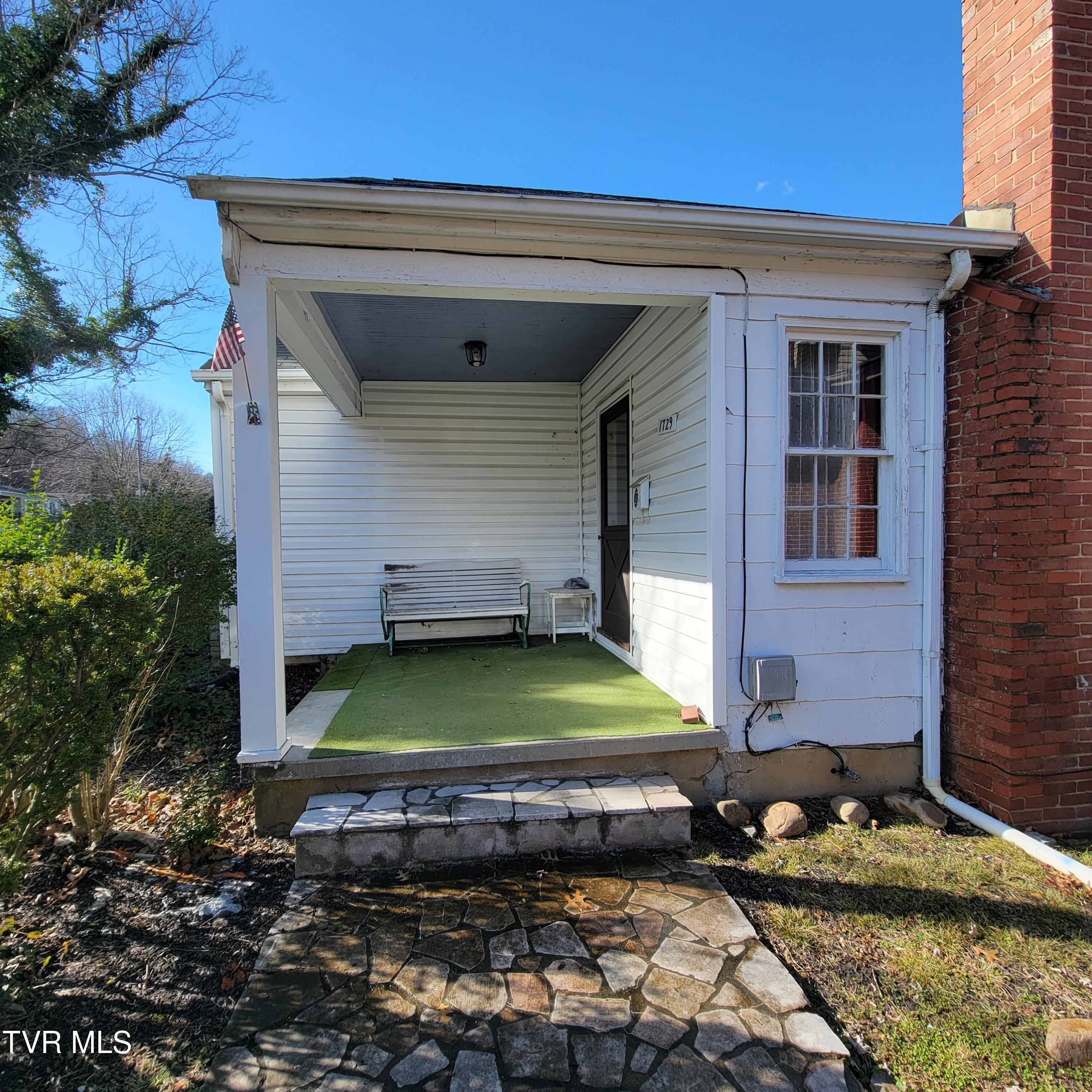 Bristol, Tennessee 37620, United States, 3 Bedrooms Bedrooms, ,1 BathroomBathrooms,Residential,Pending,23252