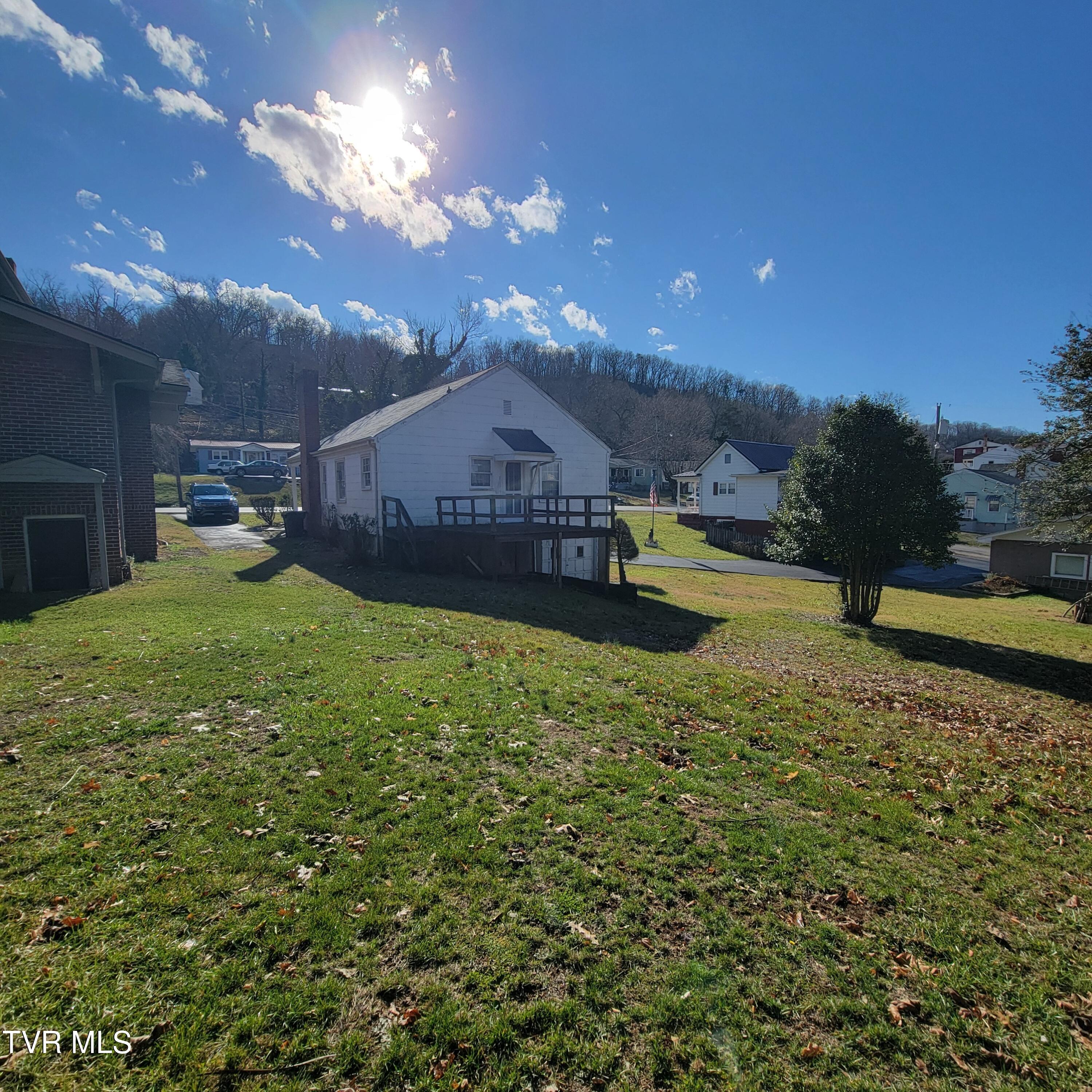 Bristol, Tennessee 37620, United States, 3 Bedrooms Bedrooms, ,1 BathroomBathrooms,Residential,Pending,23252