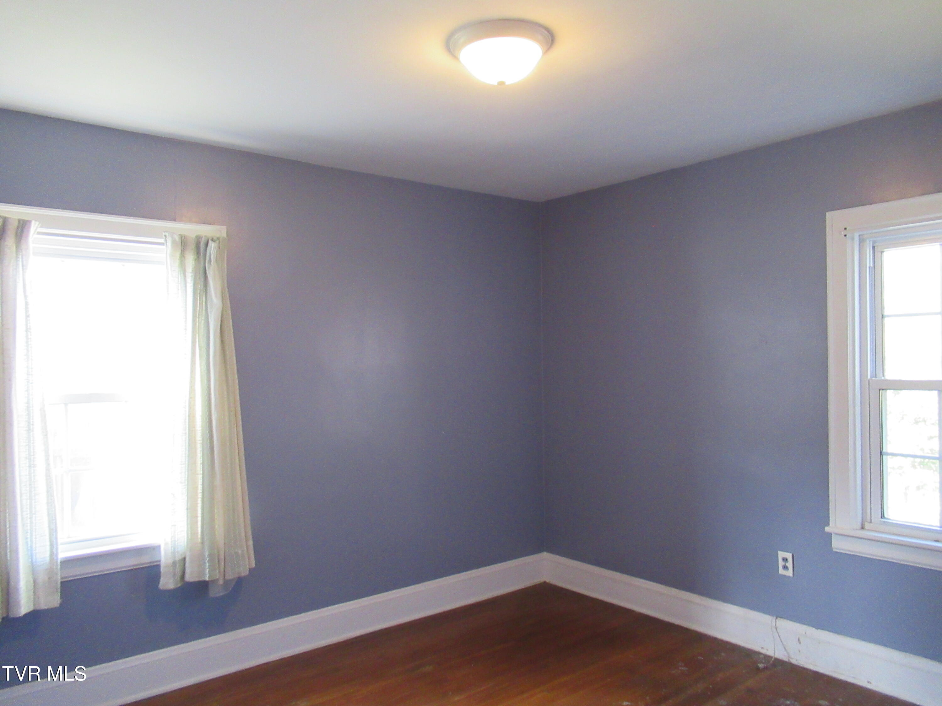 Bristol, Tennessee 37620, United States, 3 Bedrooms Bedrooms, ,1 BathroomBathrooms,Residential,Pending,23252