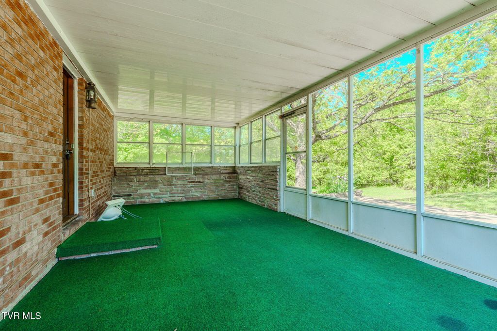 Photo of 812 Redbud Drive, Greeneville, TN 37743 (MLS # 9995014)