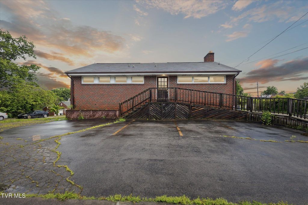 Photo of 921 Broad Street, Kingsport, TN 37660 (MLS # 9981836)