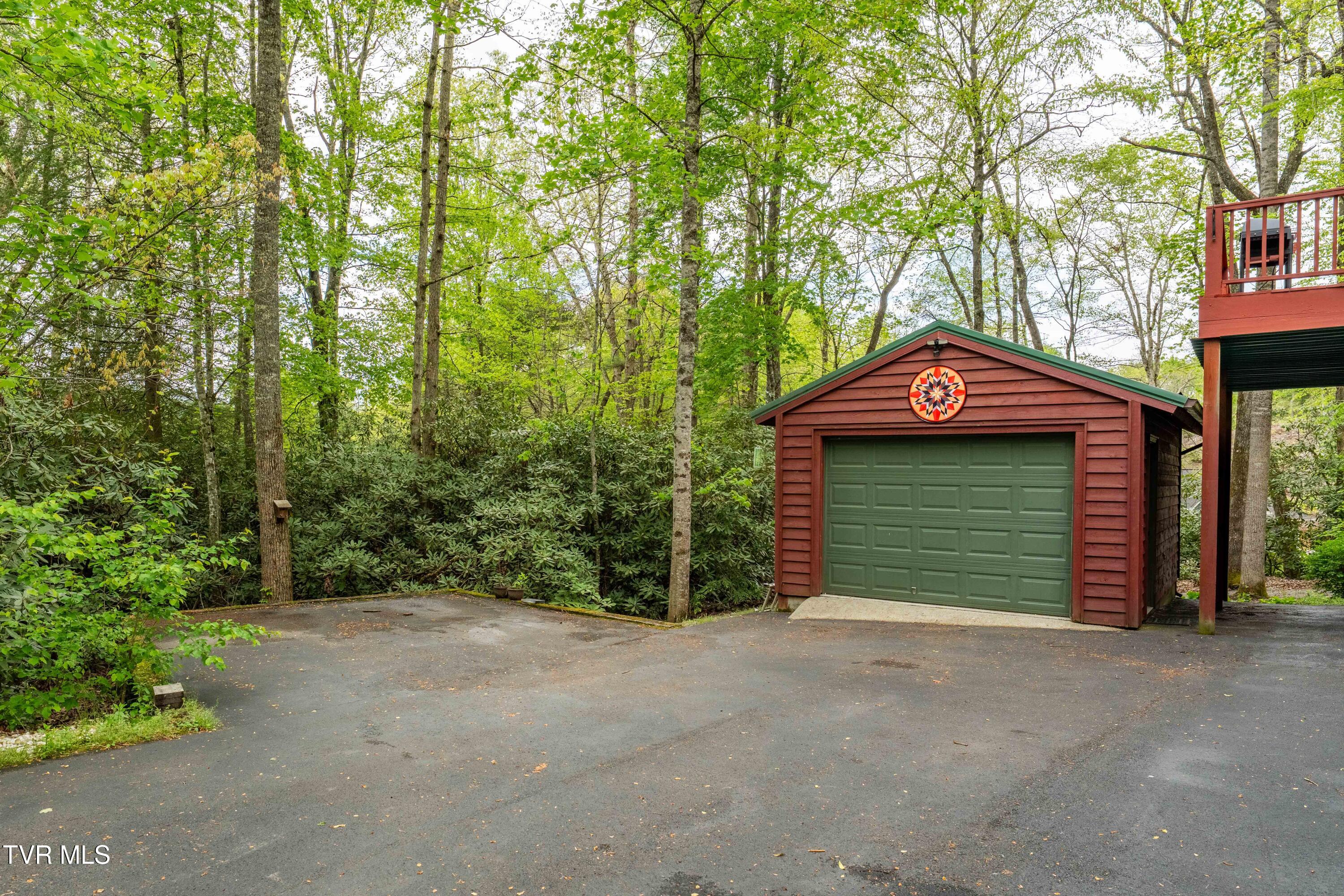 319 Ivy Wood Lane, Mountain City, Tennessee image 23