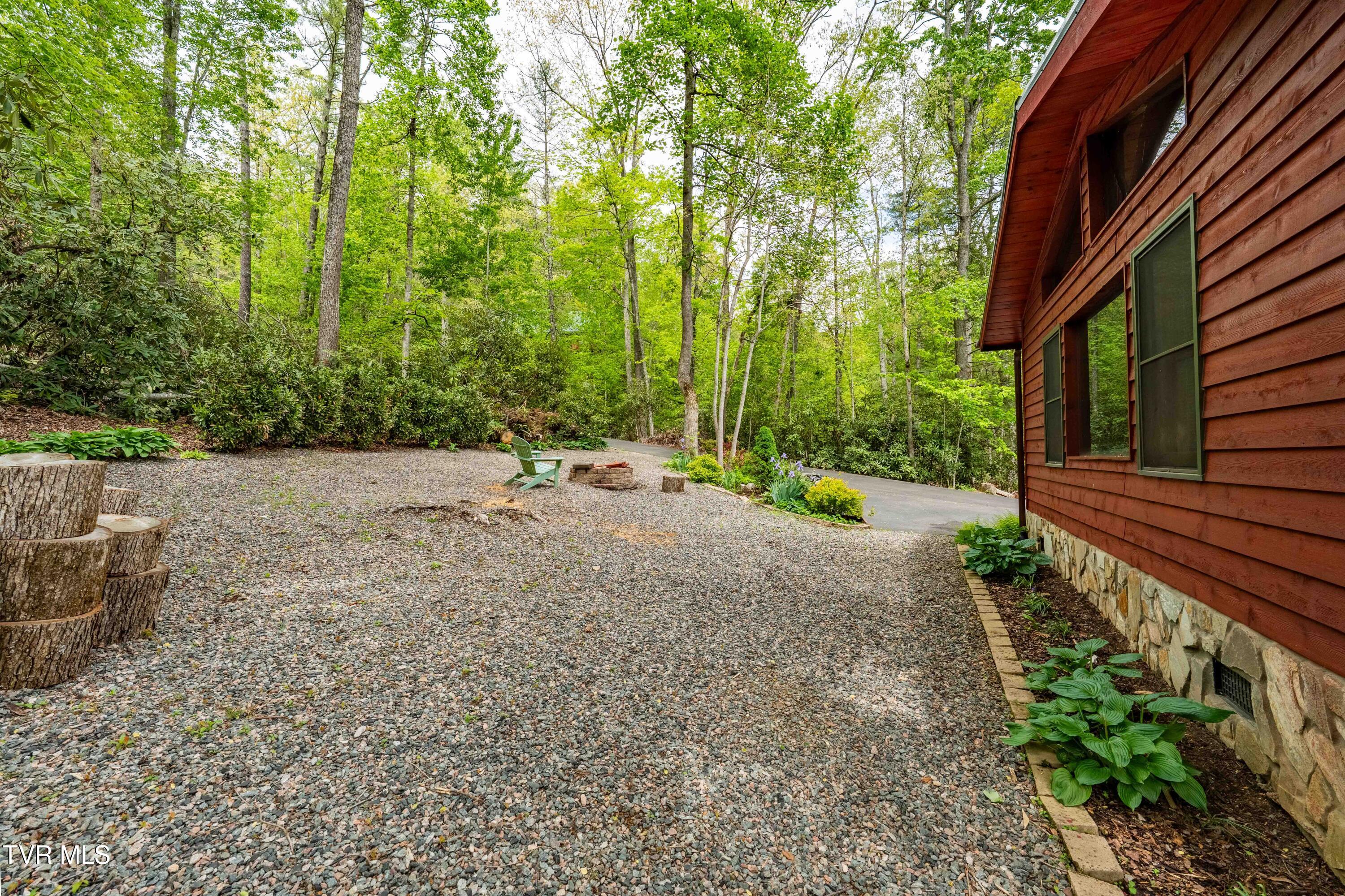 319 Ivy Wood Lane, Mountain City, Tennessee image 30