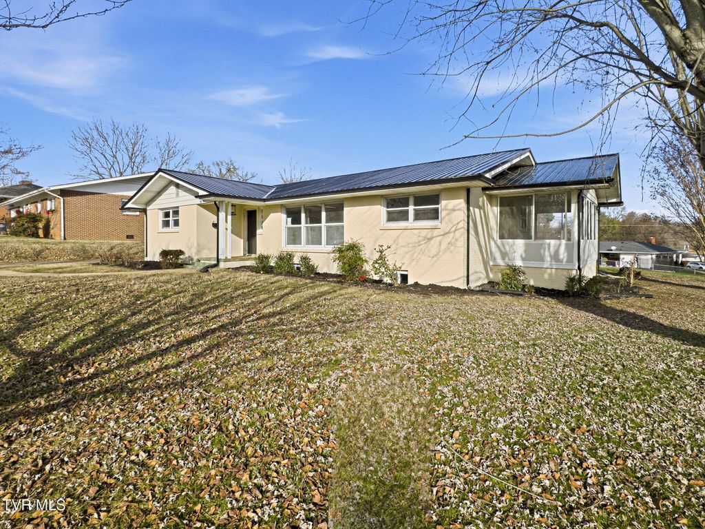 Photo of 813 Morison Avenue, Kingsport, TN 37660 (MLS # 9989495)