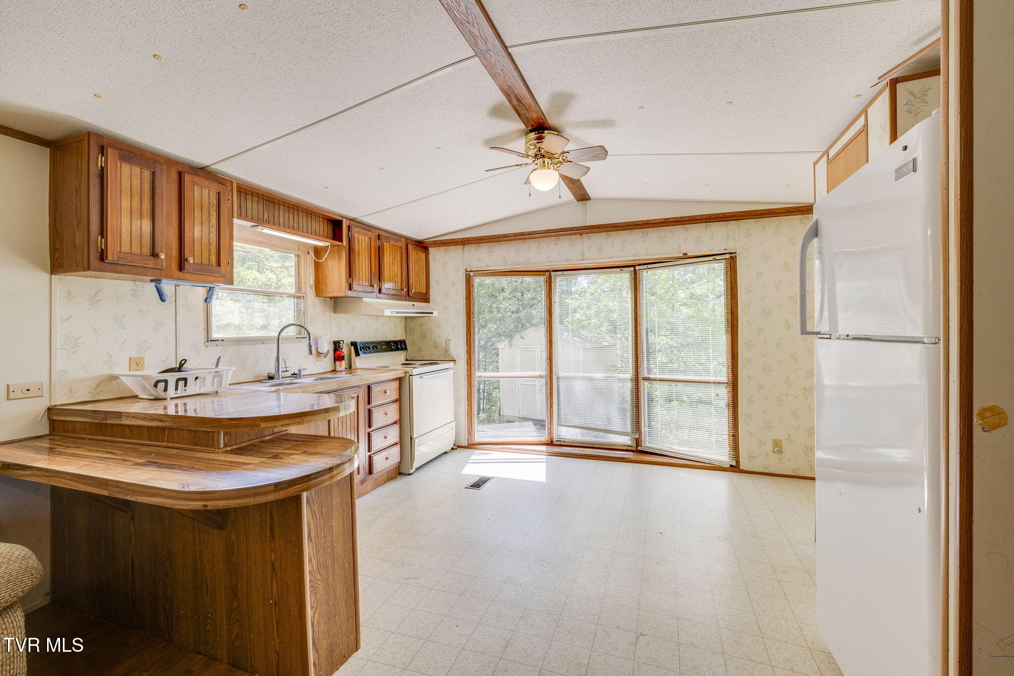 1312 Perrien Lane, Dandridge, Tennessee image 11