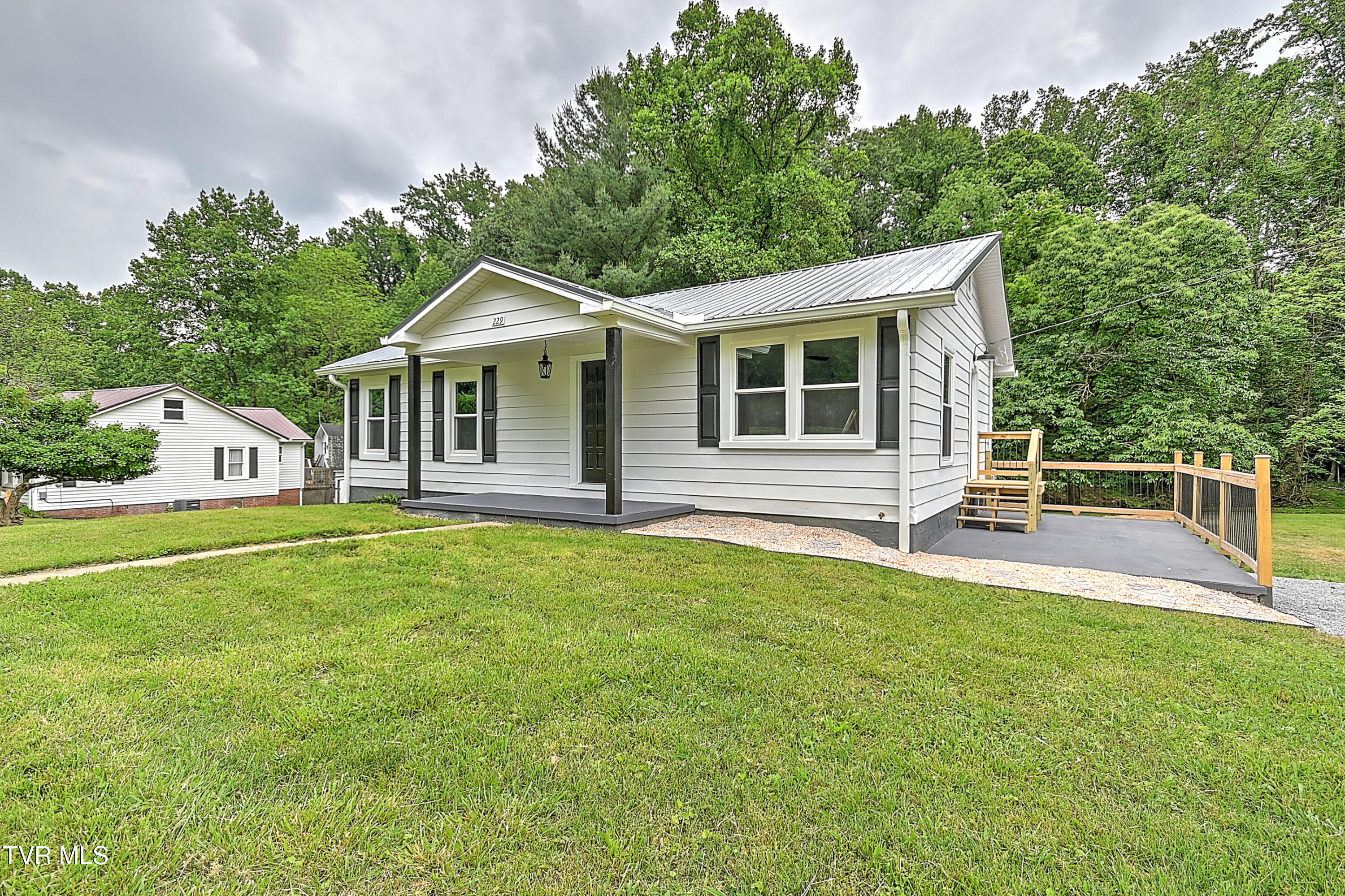 229 Independence Drive, Kingsport, Tennessee image 3
