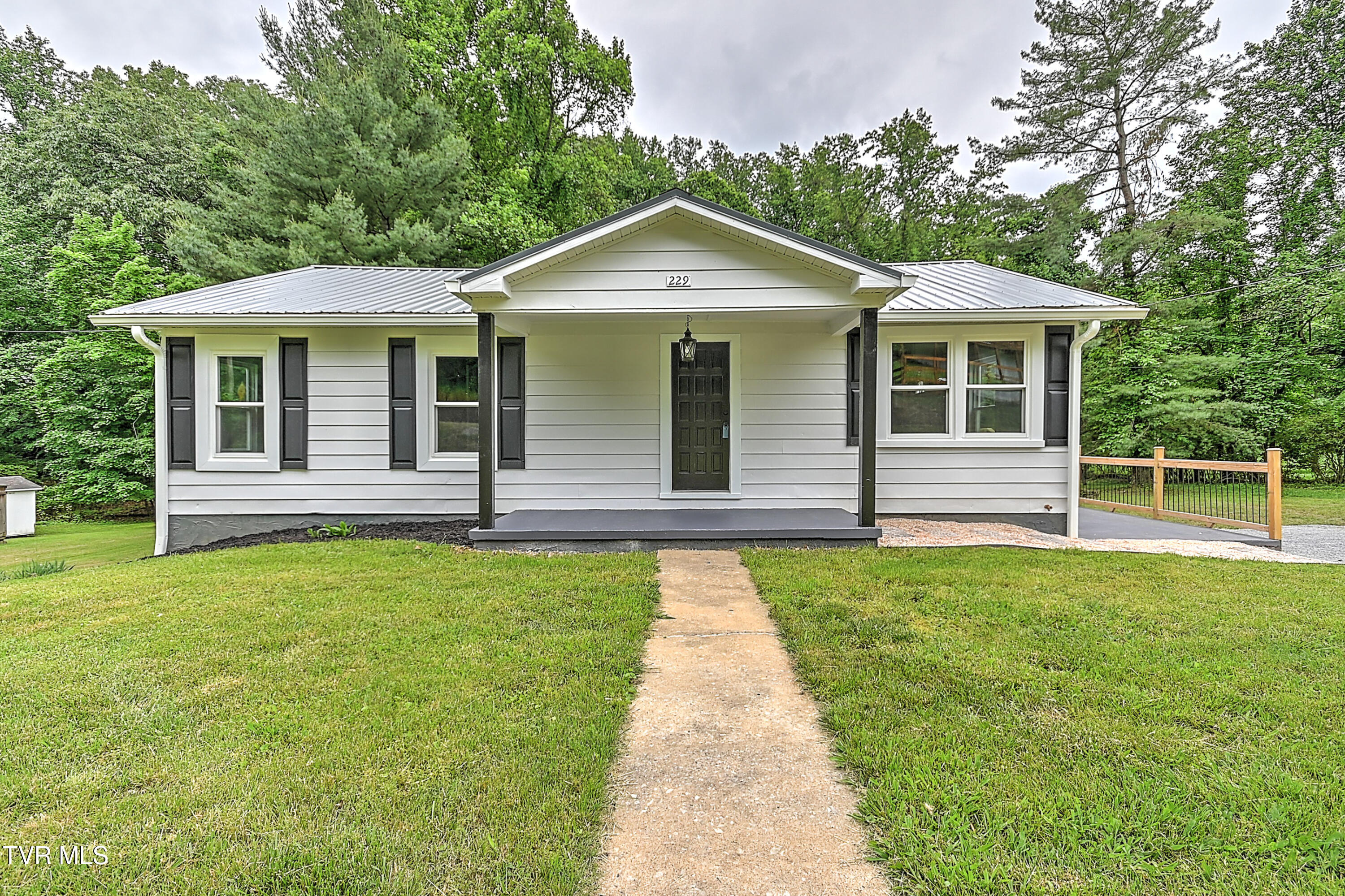 229 Independence Drive, Kingsport, Tennessee image 1