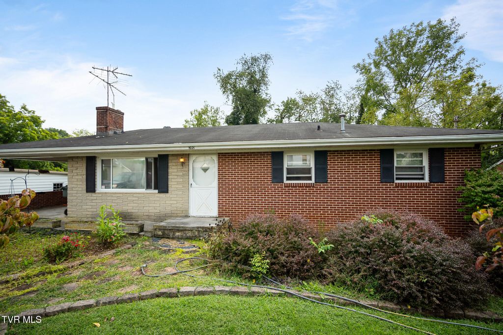 Photo of 360 Bradley St, Abingdon, VA 24210 (MLS # 9985516)