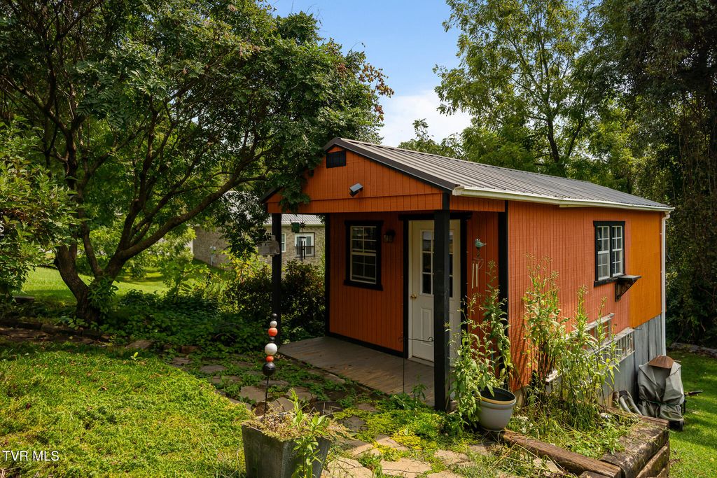 Photo of 360 Bradley St, Abingdon, VA 24210 (MLS # 9985516)
