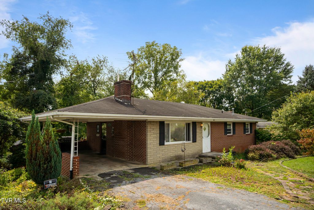 Photo of 360 Bradley St, Abingdon, VA 24210 (MLS # 9985516)