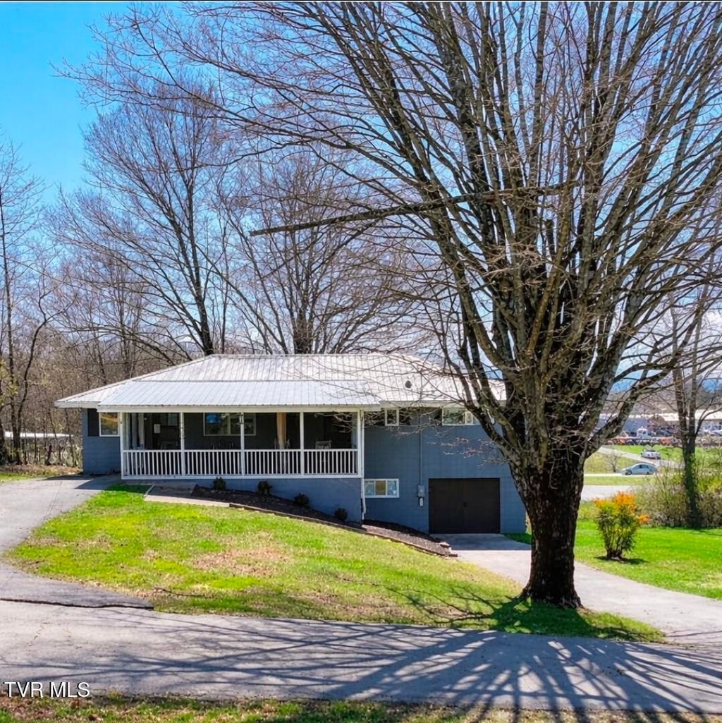 Photo of 1726 Lafayette Street, Greeneville, TN 37745 (MLS # 9992880)