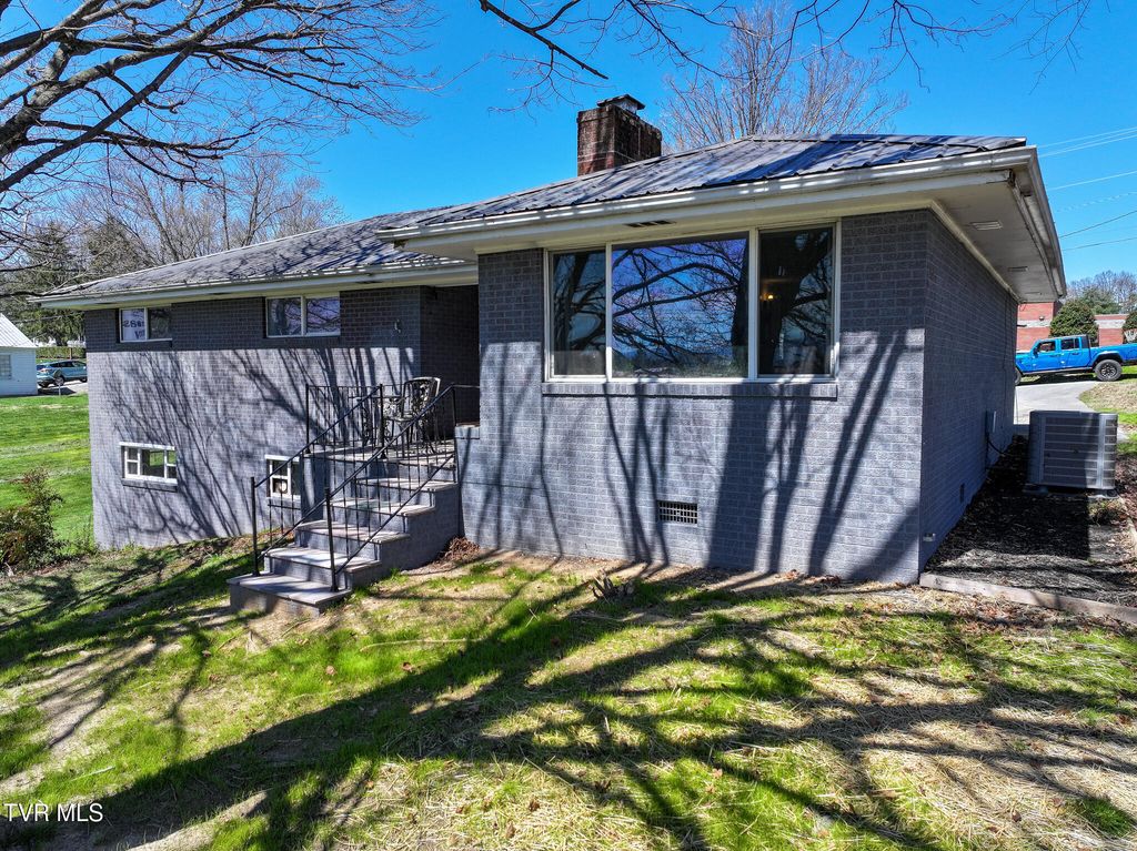 Photo of 1726 Lafayette Street, Greeneville, TN 37745 (MLS # 9992880)