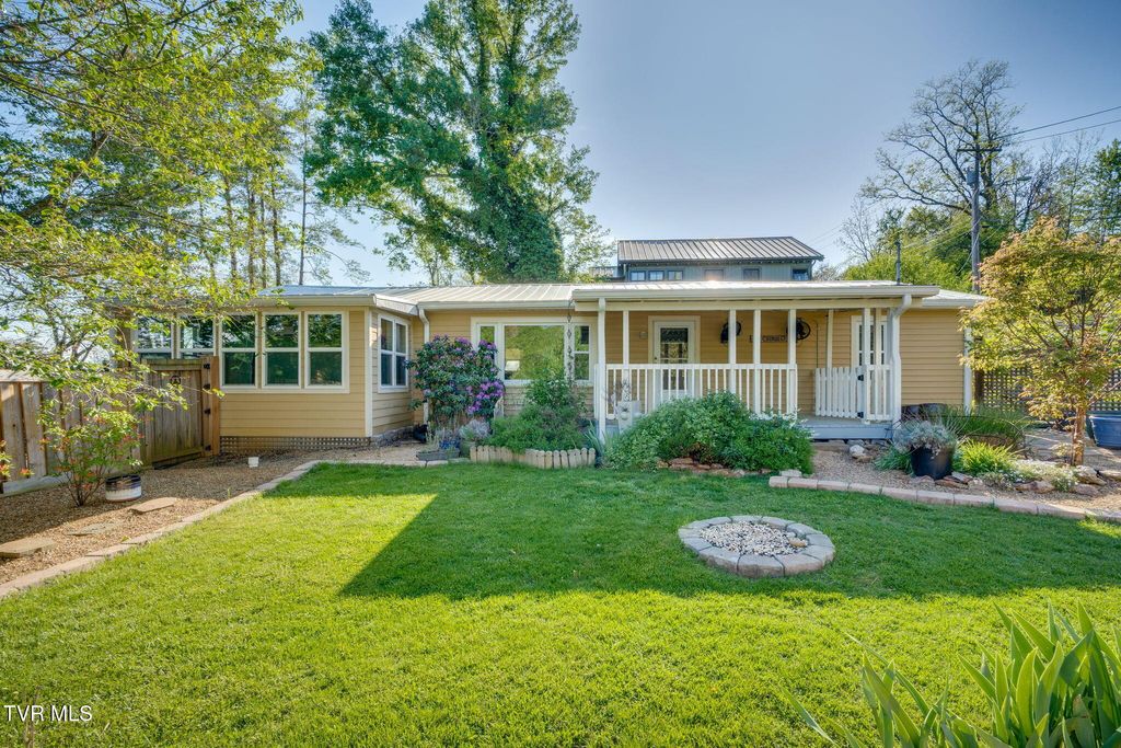 Photo of 105 1st Avenue, Jonesborough, TN 37659 (MLS # 9994120)