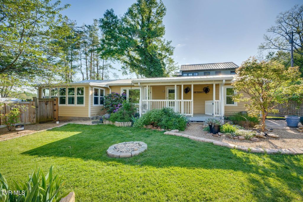 Photo of 105 1st Avenue, Jonesborough, TN 37659 (MLS # 9994120)