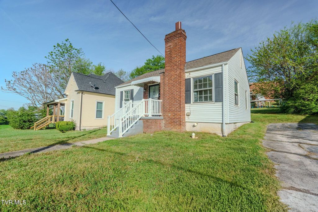 Photo of 2233 Lawson Avenue, Knoxville, TN 37917 (MLS # 9996144)