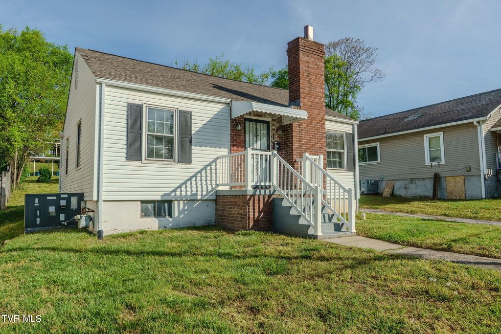 Photo of 2233 Lawson Avenue, Knoxville, TN 37917 (MLS # 9996144)