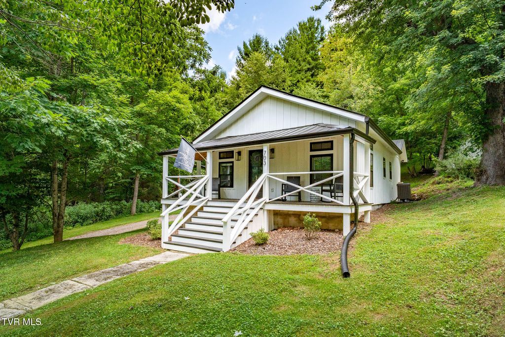 Photo of 703 Pinecrest Street, Mountain City, TN 37683 (MLS # 9998151)