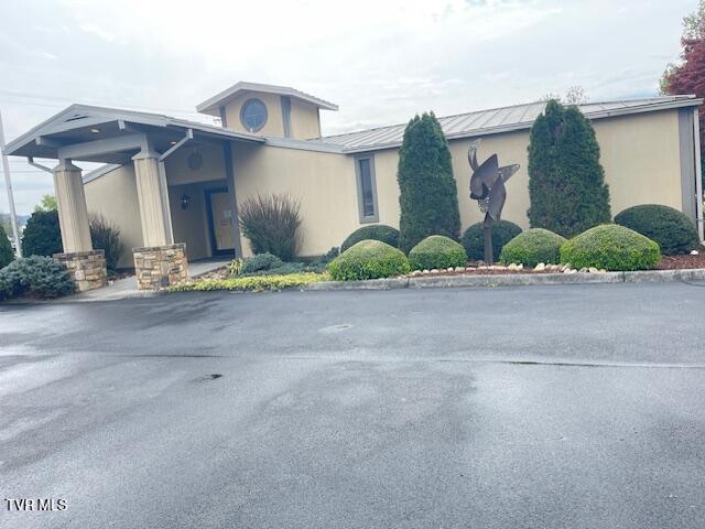 111 & 113 W Elk Ave/Charlie Robinson