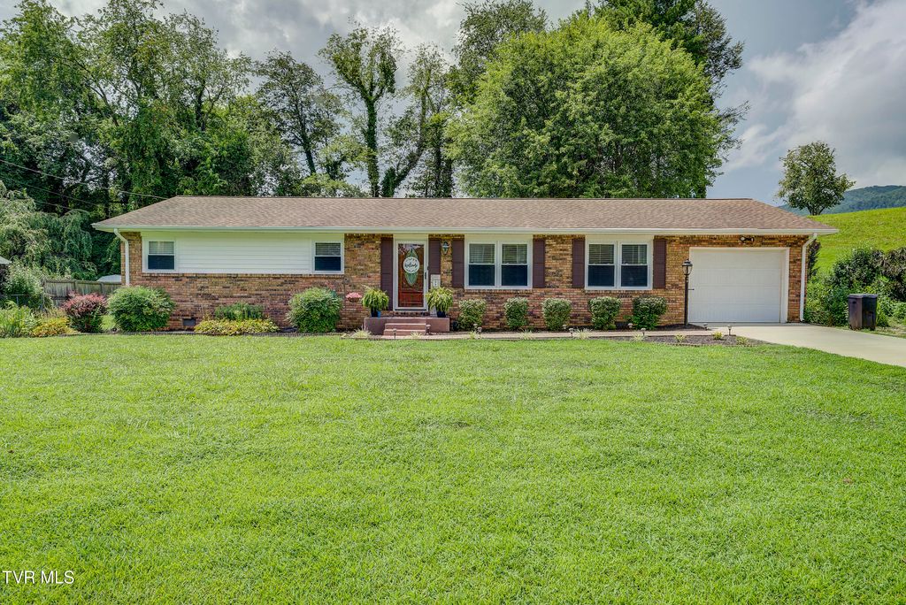 Photo of 115 Lancelot Drive, Elizabethton, TN 37643 (MLS # 9988703)
